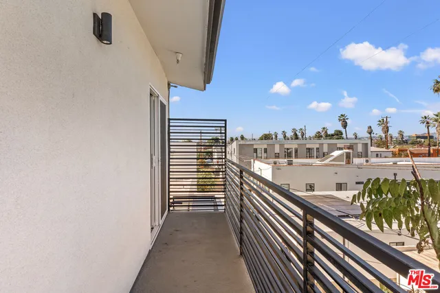$6,000 | 1147 West 37th Street, Unit 1, Los Angeles, CA 90007