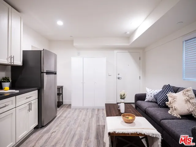 $6,000 | 1147 West 37th Street, Unit 1, Los Angeles, CA 90007