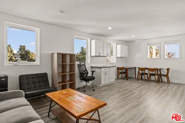 $6,000 | 1147 West 37th Street, Unit 1, Los Angeles, CA 90007