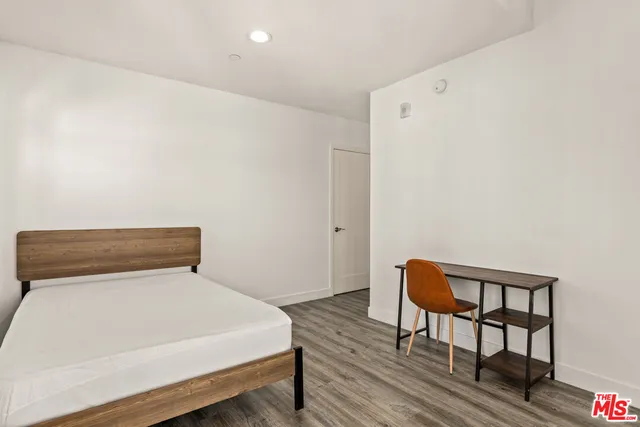 $6,000 | 1147 West 37th Street, Unit 1, Los Angeles, CA 90007