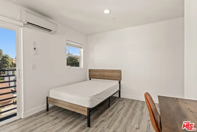 $6,000 | 1147 West 37th Street, Unit 1, Los Angeles, CA 90007