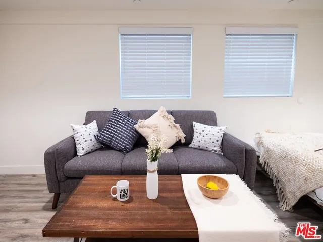 $6,000 | 1147 West 37th Street, Unit 1, Los Angeles, CA 90007