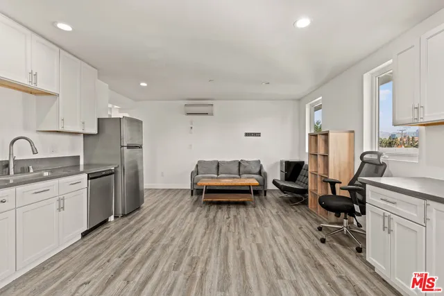 $6,000 | 1147 West 37th Street, Unit 1, Los Angeles, CA 90007