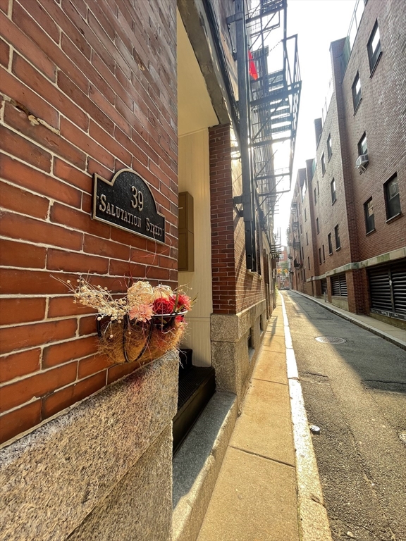 39 Salutation Street, Unit 4A Boston, MA 02109 - Photo 2 of 6
