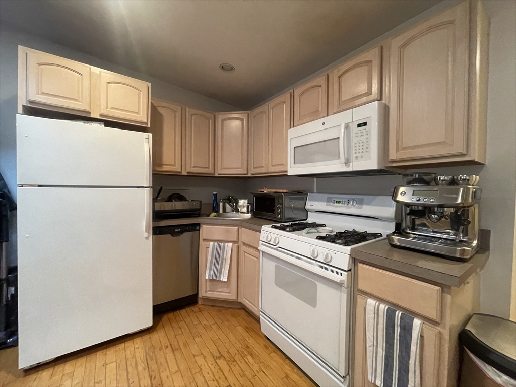 39 Salutation Street, Unit 4A Boston, MA 02109 - Photo 3 of 6