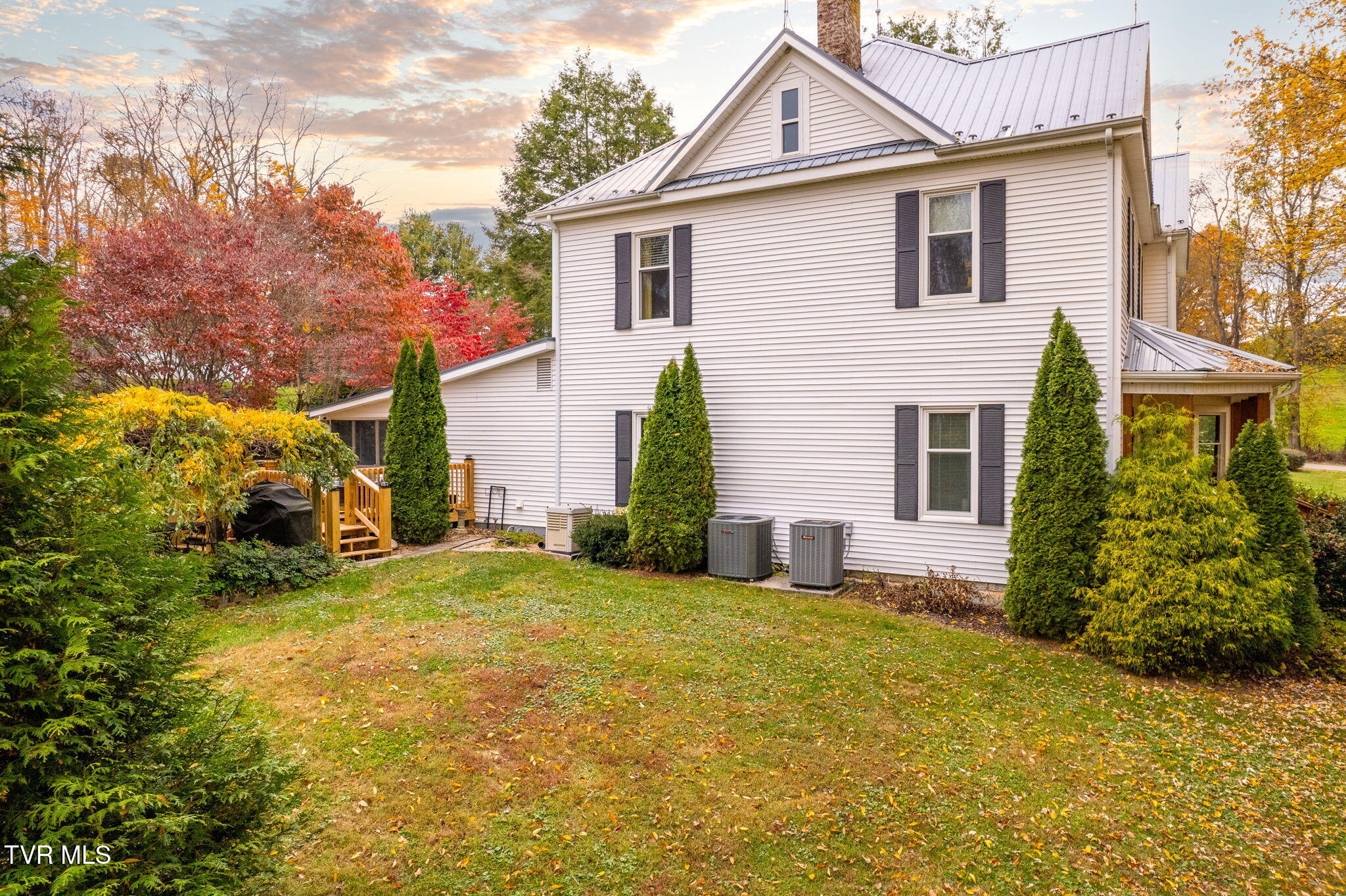 20564 McCann Road Damascus, VA 24236 - Photo 13 of 97 12-web-or-mls-20564-mccann-rd