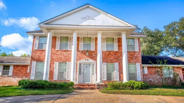 $585,000 | 301 Cedar Circle, Brenham, TX 77833