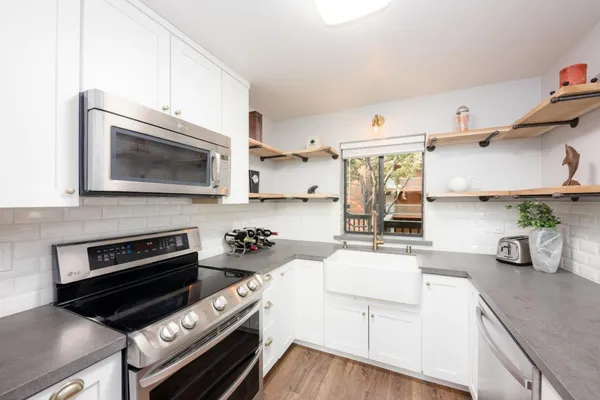 $599,000 | 2425 South Norfolk Street, Unit 204, San Mateo, CA 94403