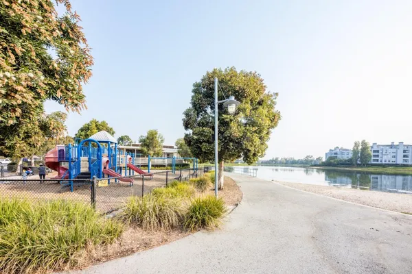 $599,000 | 2425 South Norfolk Street, Unit 204, San Mateo, CA 94403