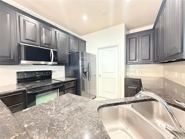 $2,300 | 304 Basil Street, Garland, TX 75040