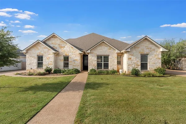 $465,000 | 717 Wintergreen Drive, Hewitt, TX 76643