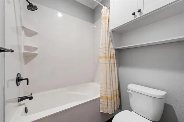 $465,000 | 717 Wintergreen Drive, Hewitt, TX 76643