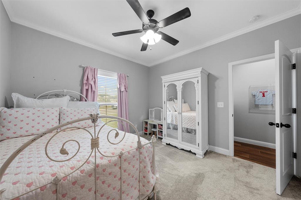 717 Wintergreen Drive Hewitt, TX 76643 - Photo 25 of 33 a view of a livingroom with furniture and a chandelier fan