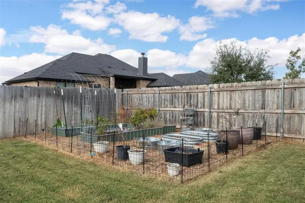 $465,000 | 717 Wintergreen Drive, Hewitt, TX 76643