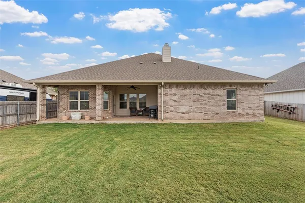$465,000 | 717 Wintergreen Drive, Hewitt, TX 76643
