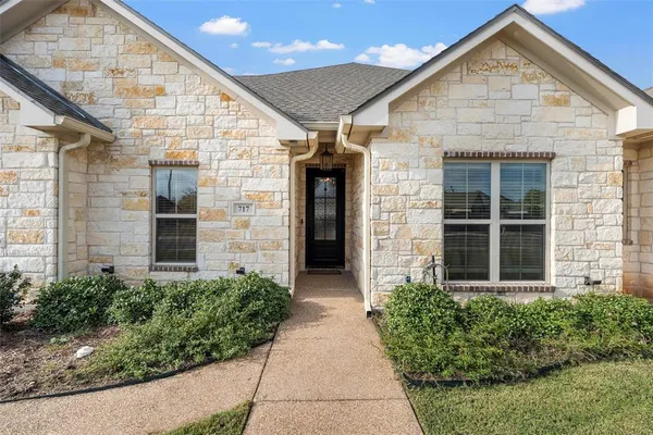 $465,000 | 717 Wintergreen Drive, Hewitt, TX 76643