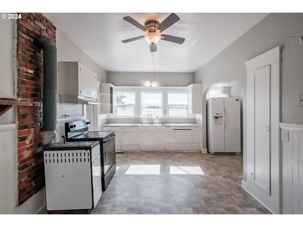 $1,475,000 | 28766 Highway 36, Junction City, OR 97448