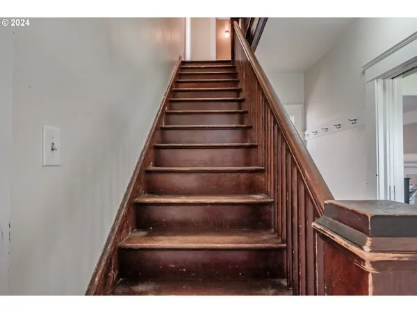 $1,475,000 | 28766 Highway 36, Junction City, OR 97448