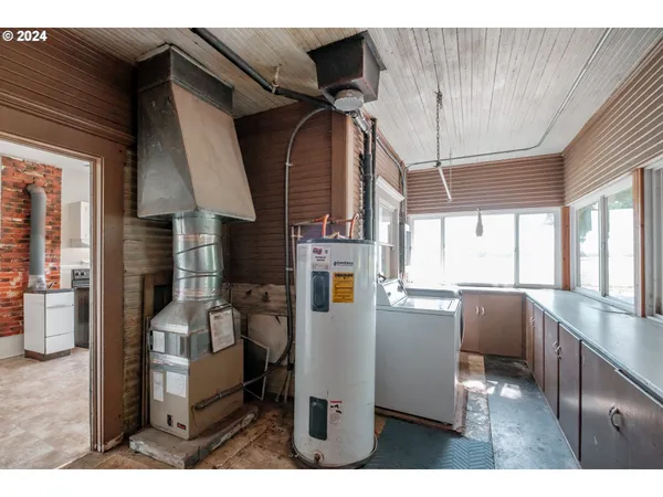 $1,475,000 | 28766 Highway 36, Junction City, OR 97448