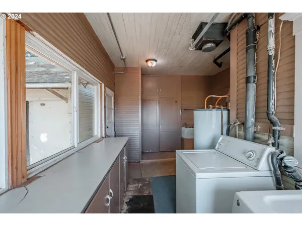 $1,475,000 | 28766 Highway 36, Junction City, OR 97448