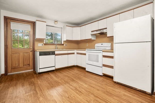 33 Hobbs Brook Road Weston, MA 02493 - Photo 8 of 24 Gallery Image 8