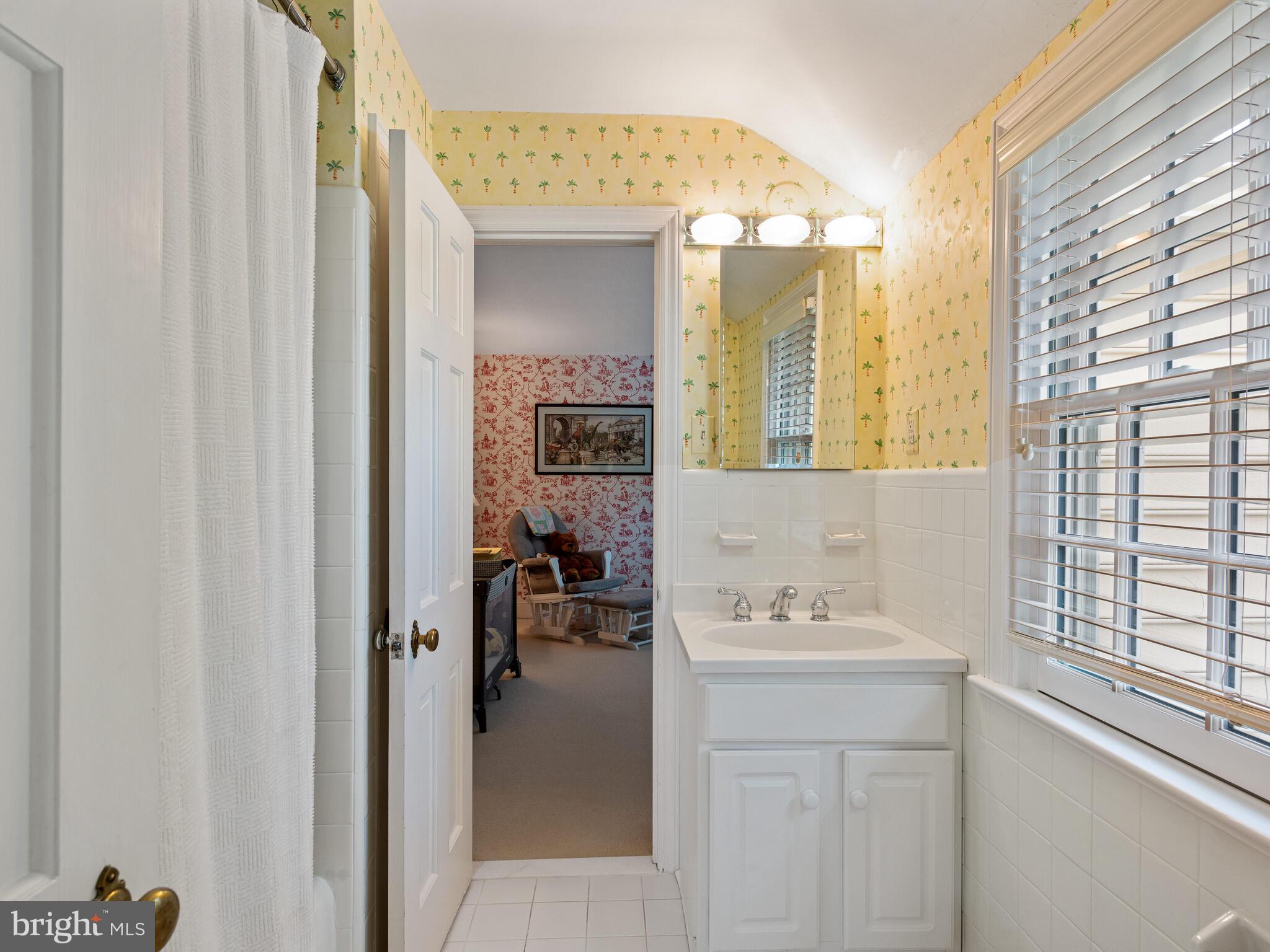 504 Scott Road Gladwyne, PA 19035 - Photo 25 of 33 Jack and Jill Bath