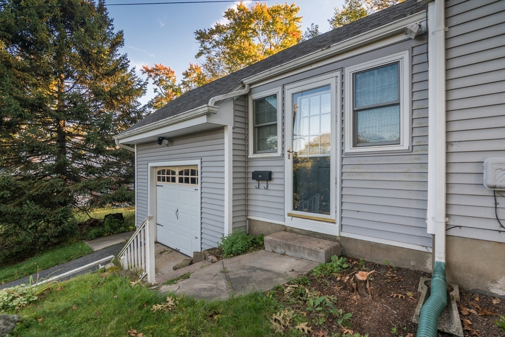 95 Benz Street Springfield, MA 01118 - Photo 3 of 23 Gallery Image 3