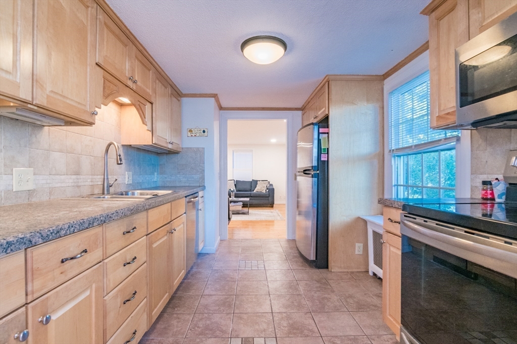 95 Benz Street Springfield, MA 01118 - Photo 8 of 23 Gallery Image 8