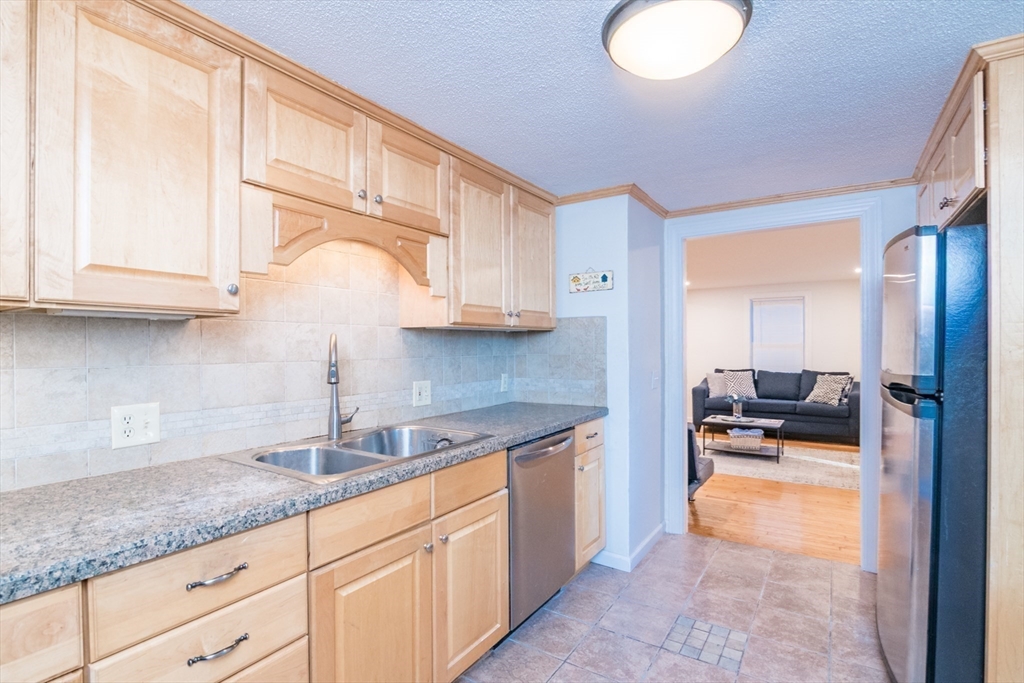 95 Benz Street Springfield, MA 01118 - Photo 9 of 23 Gallery Image 9