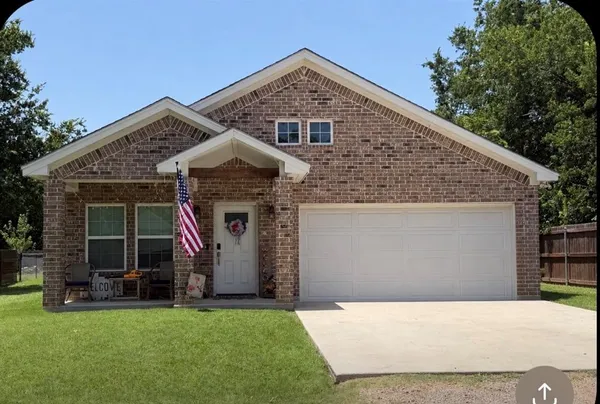 $310,000 | 207 North Hubbard Street, Alvord, TX 76225