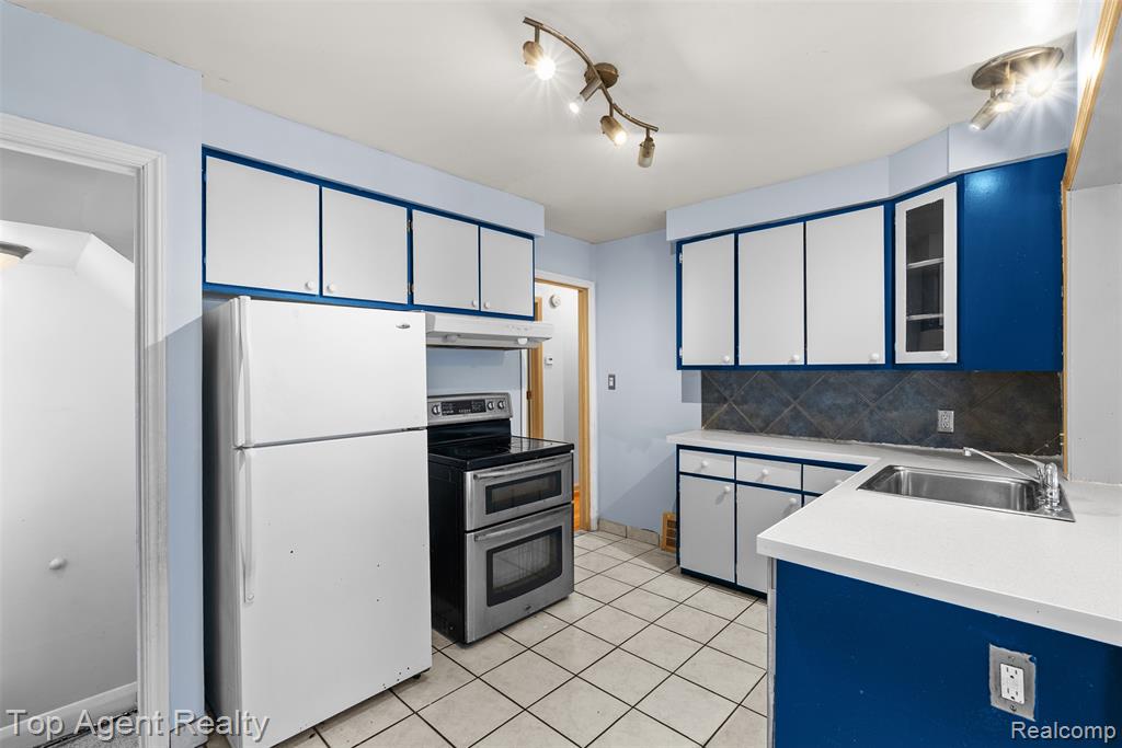 4948 Howe Road Wayne, MI 48184 - Photo 12 of 37