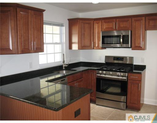 43 Cambridge Road Kendall Park, NJ 08824 - Photo 4 of 12 Gallery Image 4