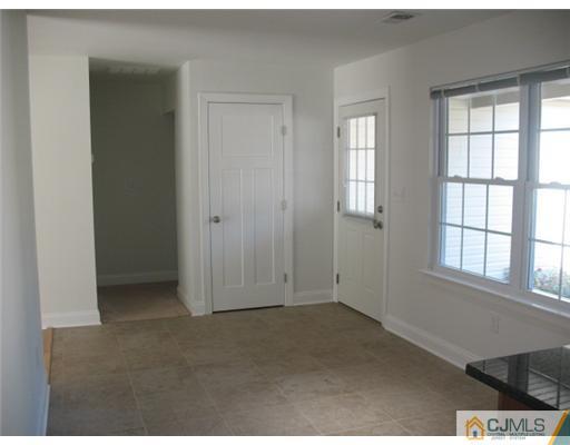 43 Cambridge Road Kendall Park, NJ 08824 - Photo 5 of 12 Gallery Image 5