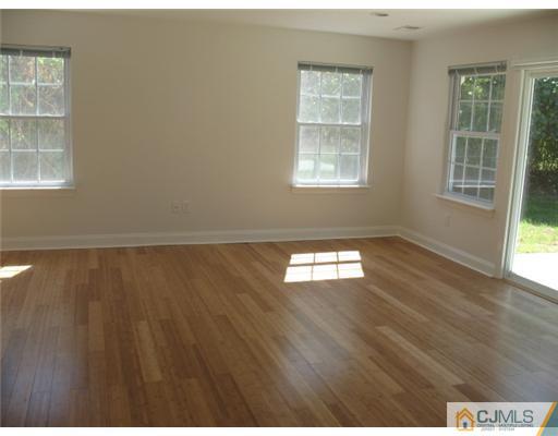 43 Cambridge Road Kendall Park, NJ 08824 - Photo 7 of 12 Gallery Image 7