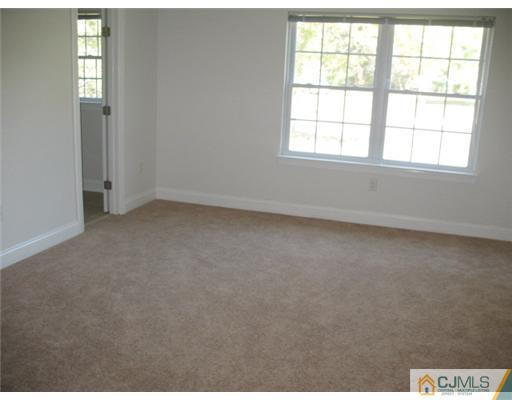 43 Cambridge Road Kendall Park, NJ 08824 - Photo 9 of 12 Gallery Image 9