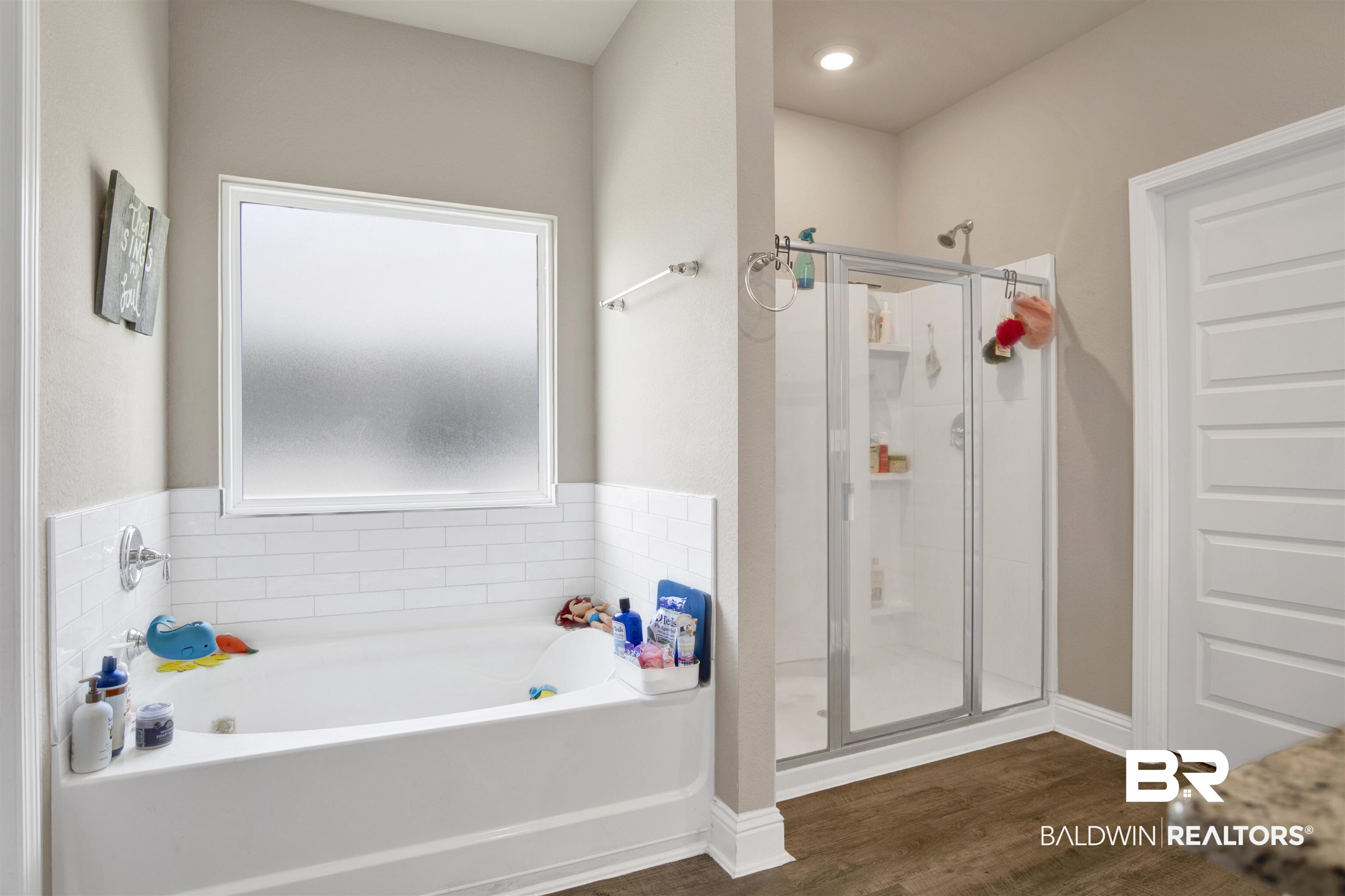8669 Bronze Lane Foley, AL 36535 - Photo 21 of 28 Primary Bath Tub and Shower