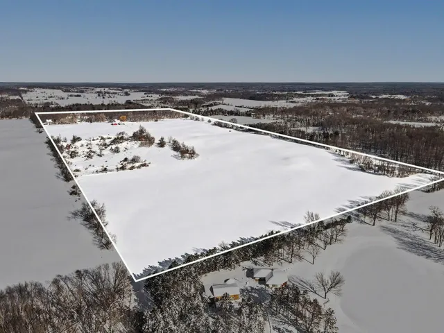 $850,000 | 6056 West 16th Street, Fremont, MI 49412