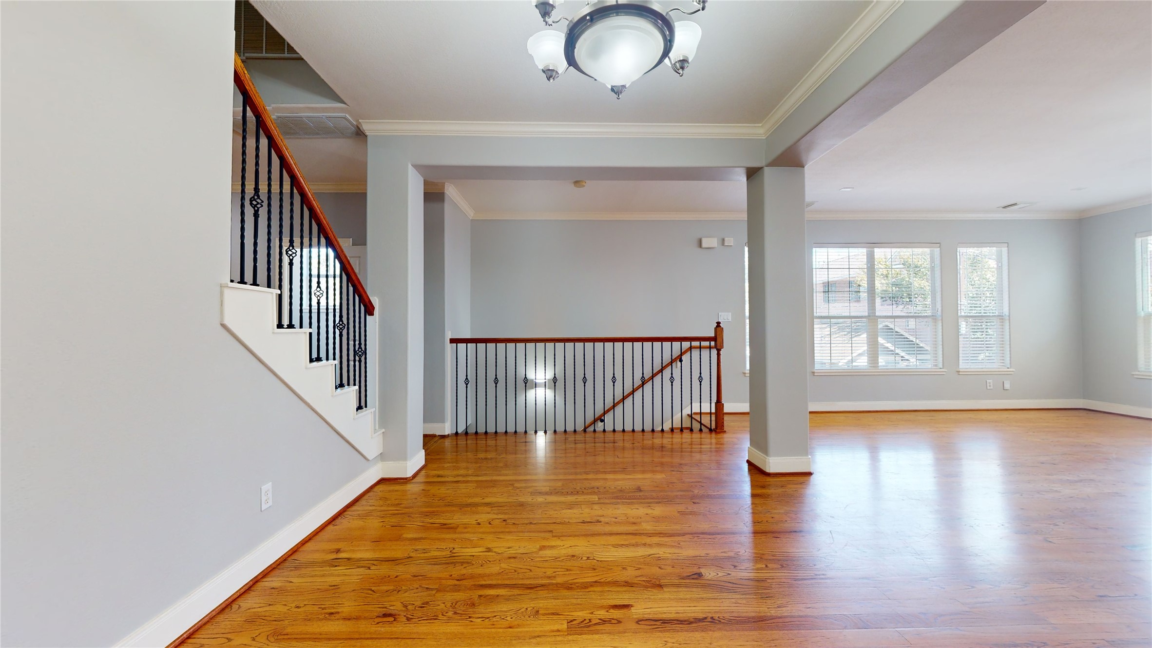 328 Malone Street Houston, TX 77007 - Photo 20 of 50 a view of an entryway
