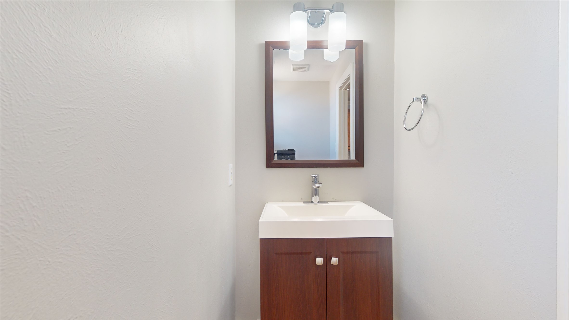 328 Malone Street Houston, TX 77007 - Photo 31 of 50 a bathroom with a sink and a mirror