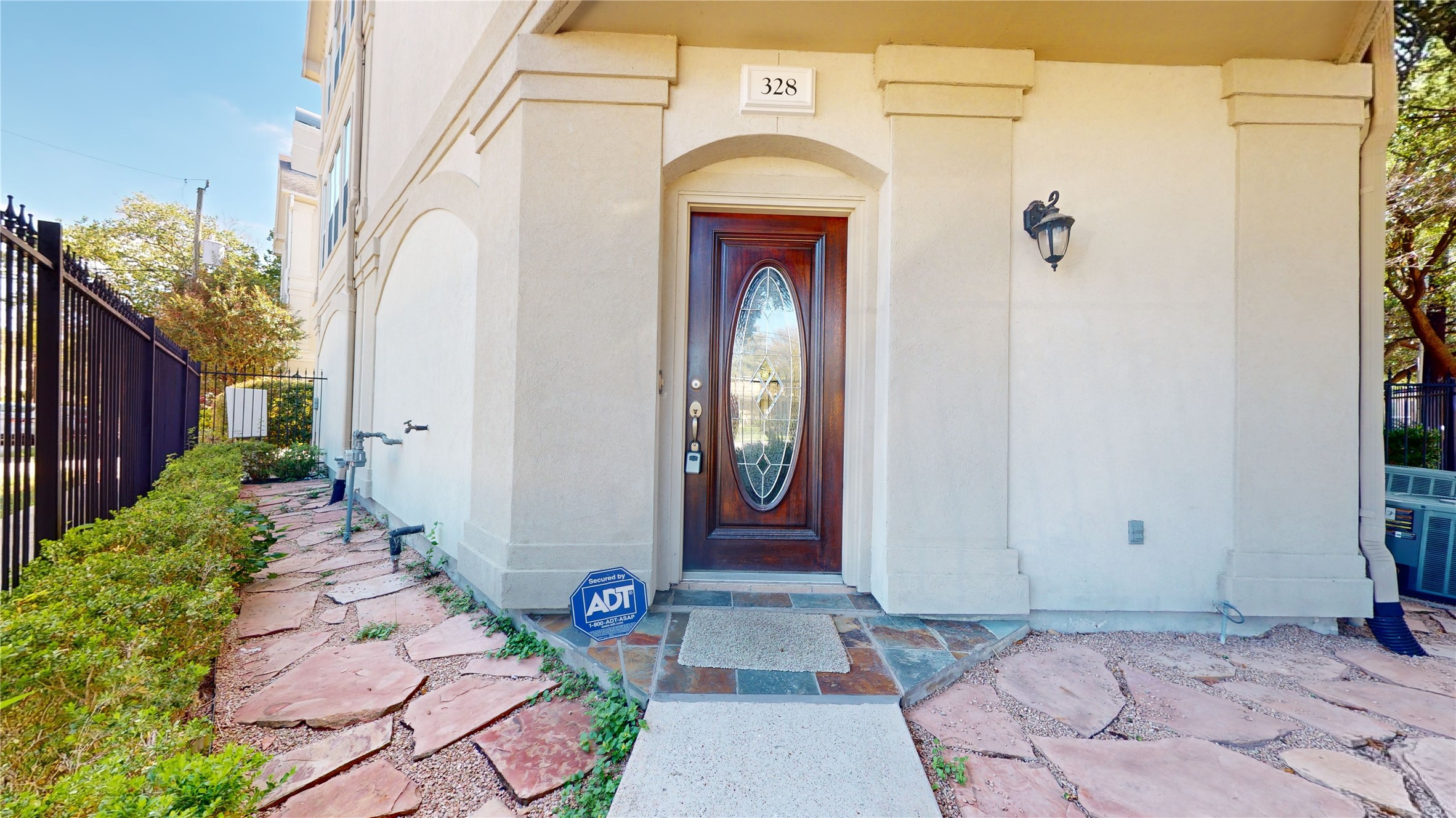 328 Malone Street Houston, TX 77007 - Photo 4 of 50 a front view of a house