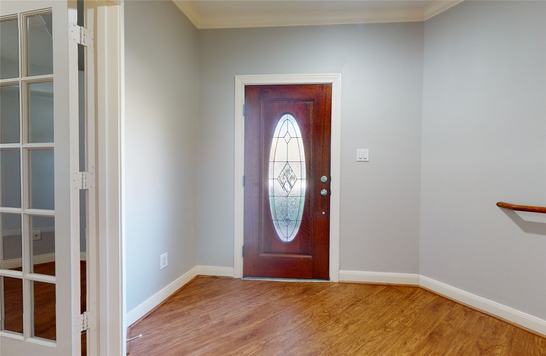 328 Malone Street Houston, TX 77007 - Photo 5 of 50 a view of a hallway with painted walls