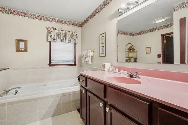 $350,000 | 3426 Meadowcroft Avenue, Kalamazoo, MI 49004