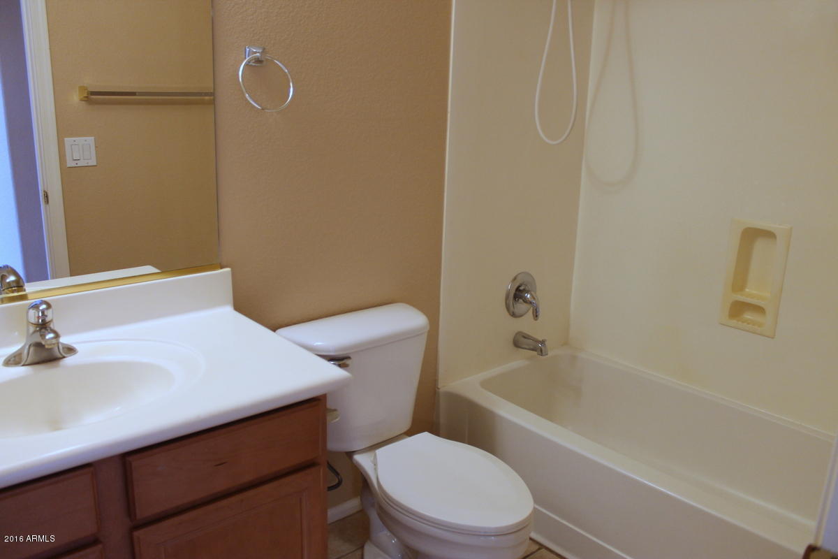 3872 East Simpson Road Gilbert, AZ 85297 - Photo 18 of 32 Guest Bathroom