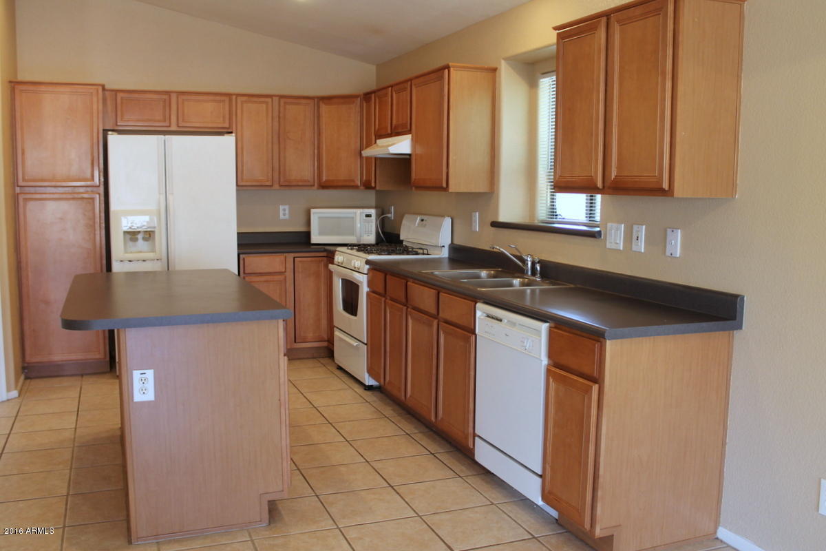 3872 East Simpson Road Gilbert, AZ 85297 - Photo 7 of 32 Kitchen