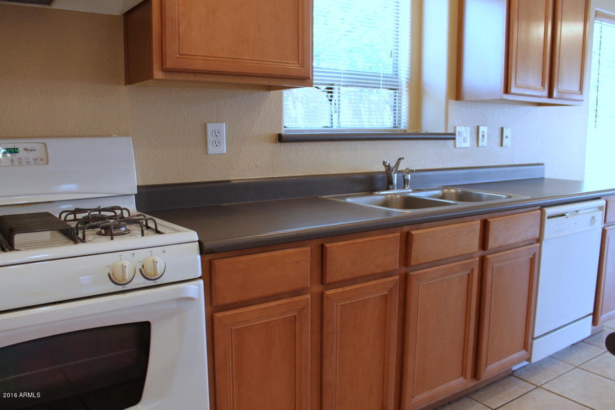 3872 East Simpson Road Gilbert, AZ 85297 - Photo 9 of 32 Kitchen