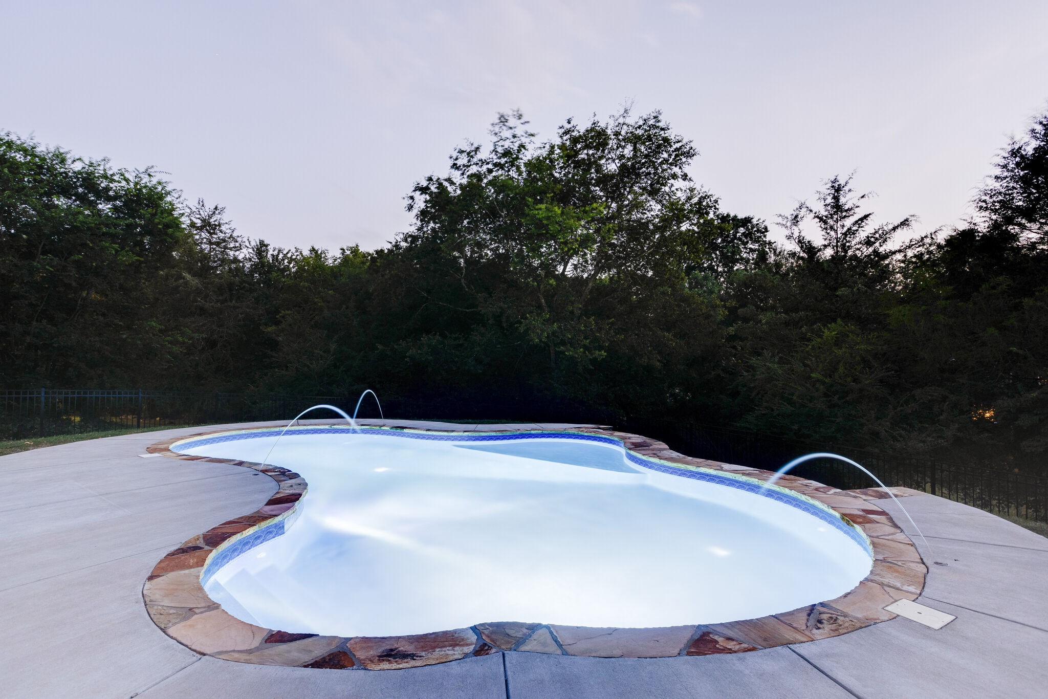 211 Hillside Drive Franklin, TN 37067 - Photo 32 of 43 a table with chairs and a potted plant