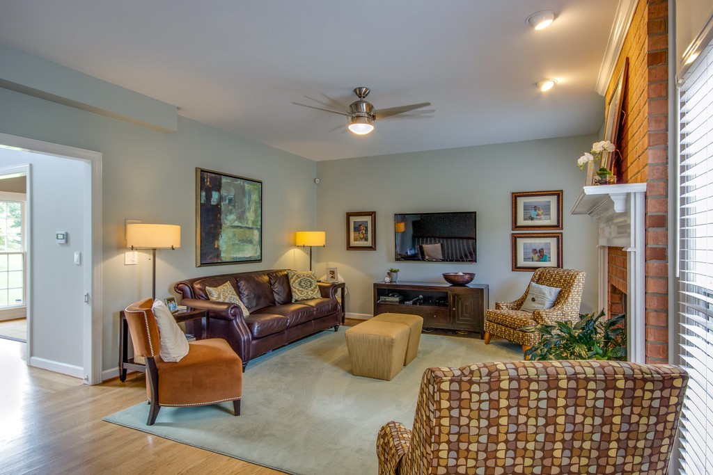 211 Hillside Drive Franklin, TN 37067 - Photo 7 of 43 a living room with furniture