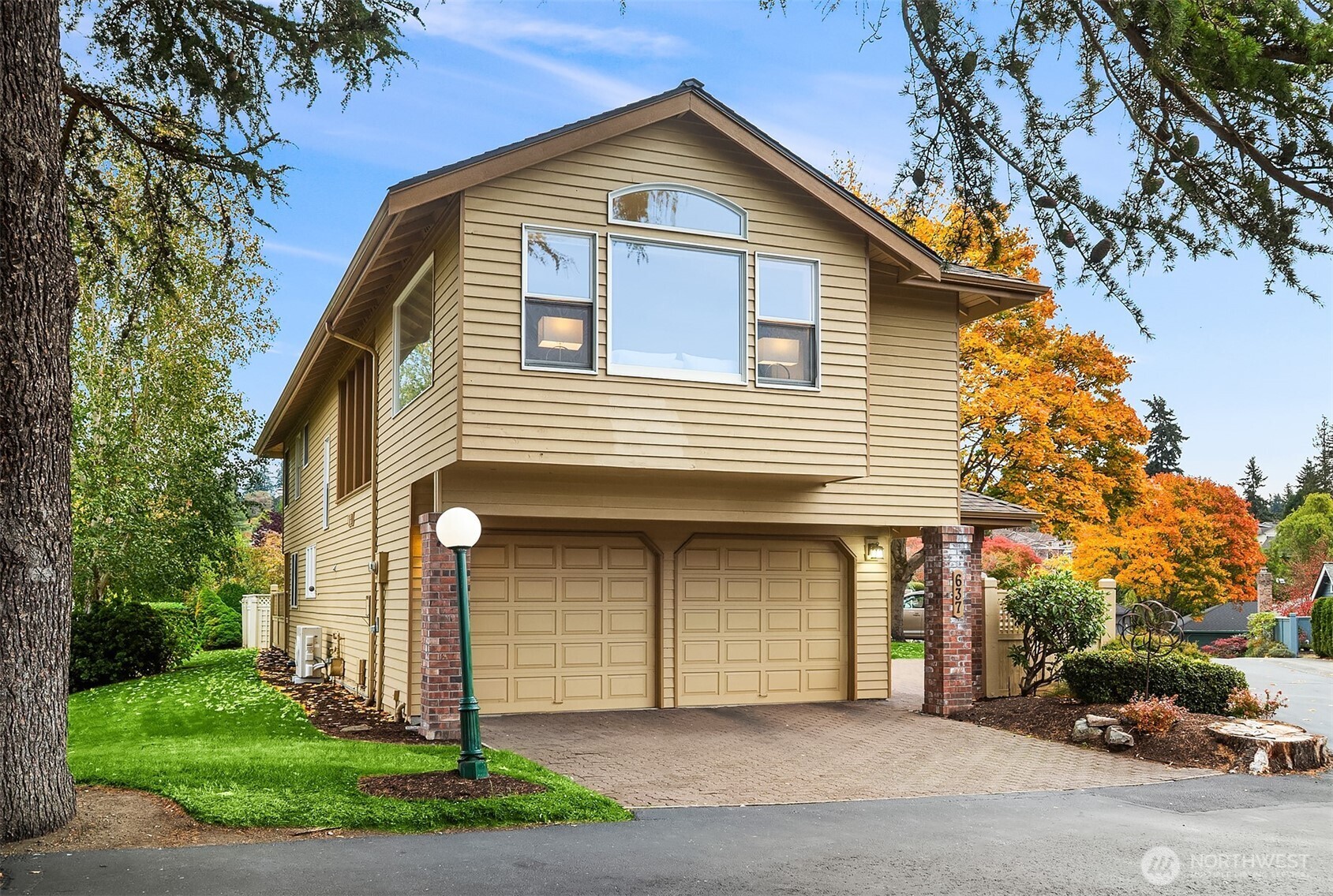 637 Elm Place Edmonds, WA 98020 - Photo 2 of 34 a front view of a house with a yard and garage