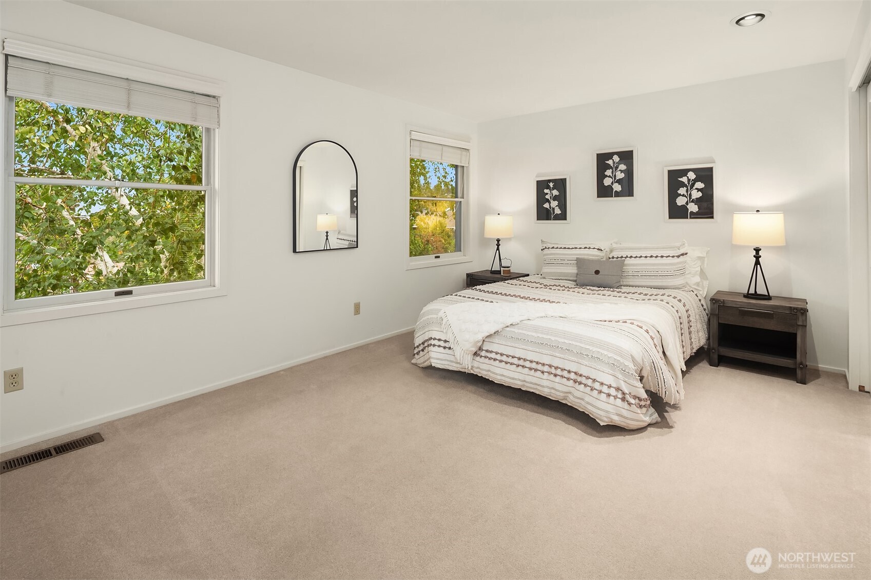 637 Elm Place Edmonds, WA 98020 - Photo 26 of 34 a bedroom with a bed and a window