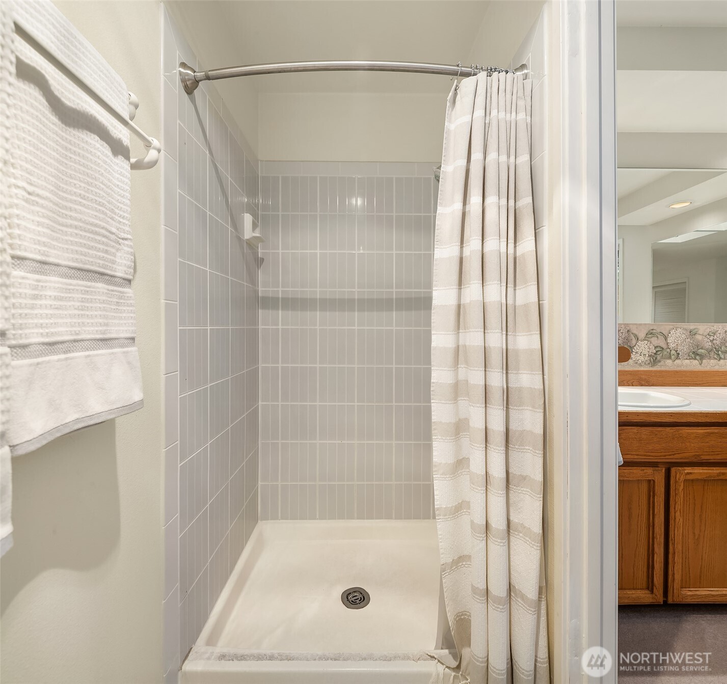 637 Elm Place Edmonds, WA 98020 - Photo 29 of 34 a bathroom with a shower